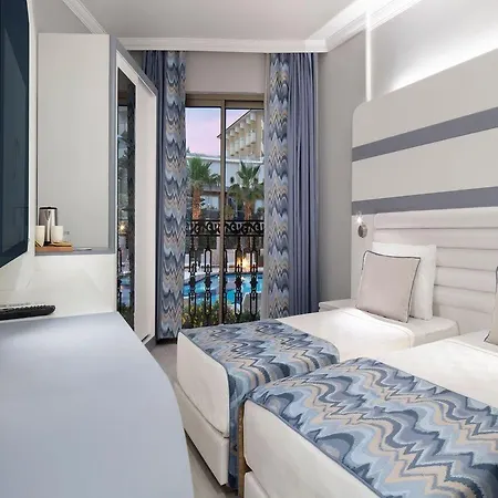 Blue Marlin Deluxe & Отель